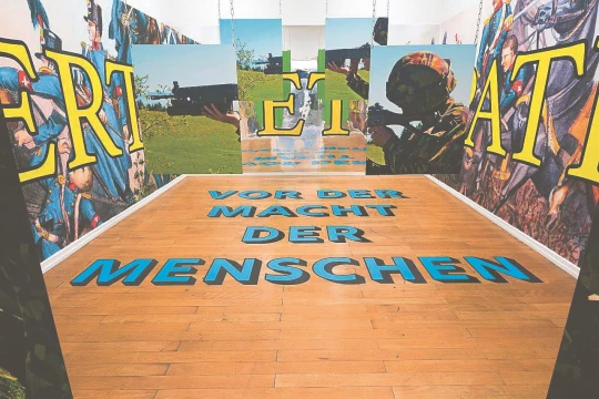 Cemile Sahin: Gewehr im Schrank, 2023