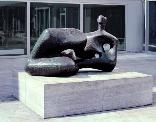 Henry Moore: Recicling Figure: Angles